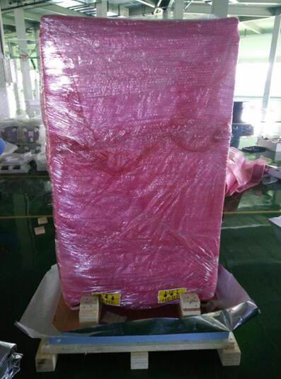 红色气泡膜包裹